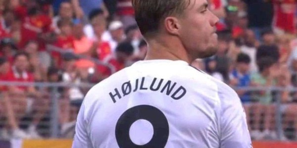 曼联欲3000万出售霍伊伦德！仍有信心9000万抢谢什科，不必先卖人筹钱