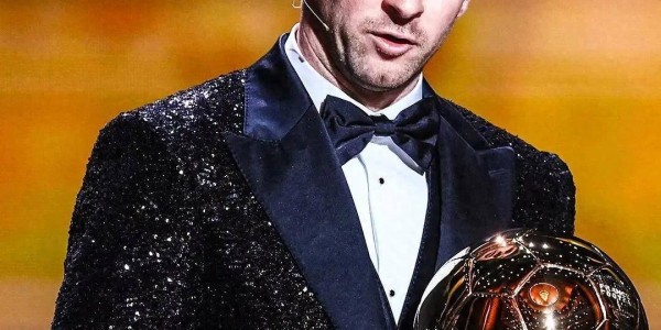 团队荣誉不敌个人数据！2010年金球奖争议大，梅西逆袭斯内德引不满